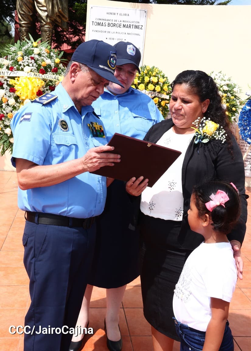 POLICIA26
