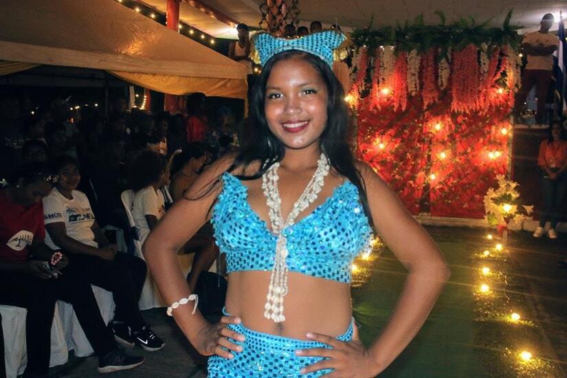 TRAJES7