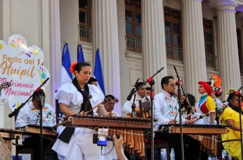 HUIPIL