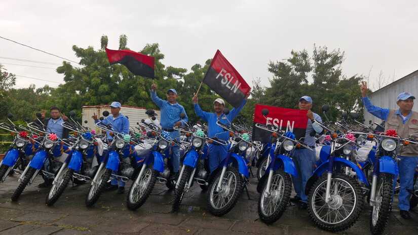 MOTOS