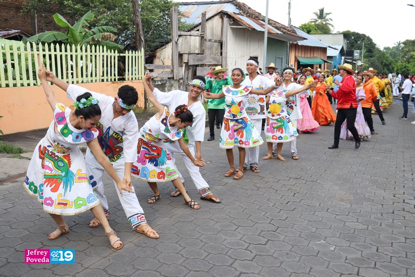 DESFILE-OTRA15