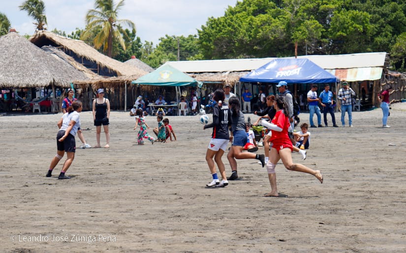 Voleibol-de-playa-Pochomil-10