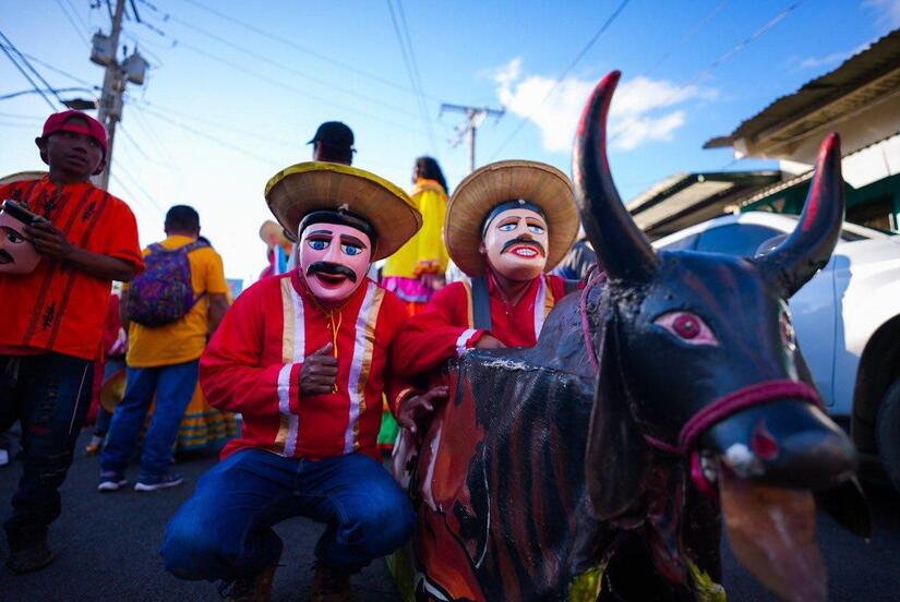 CARAZO--(4)