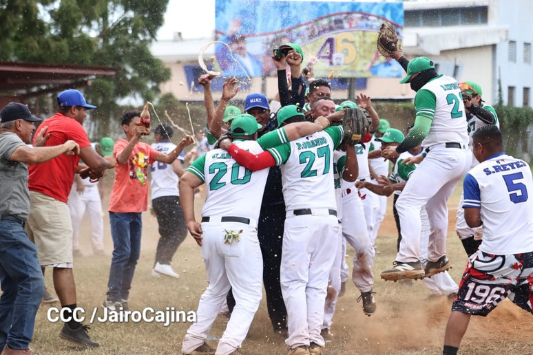 SOFTBALL4