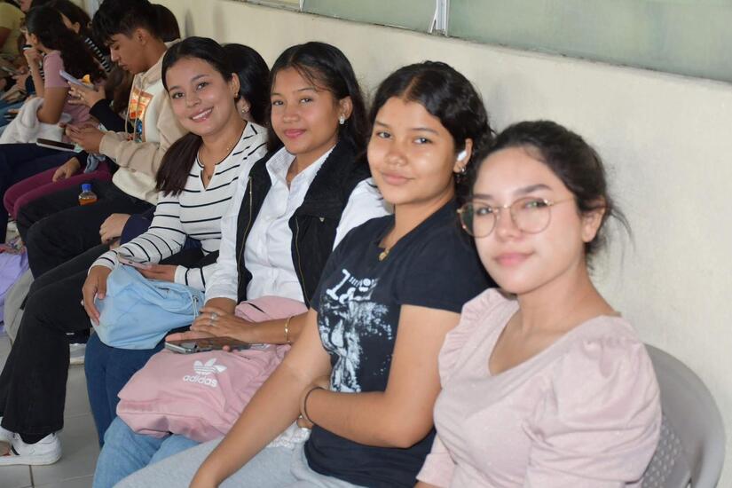 becas-23