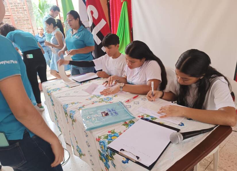 BECAS24
