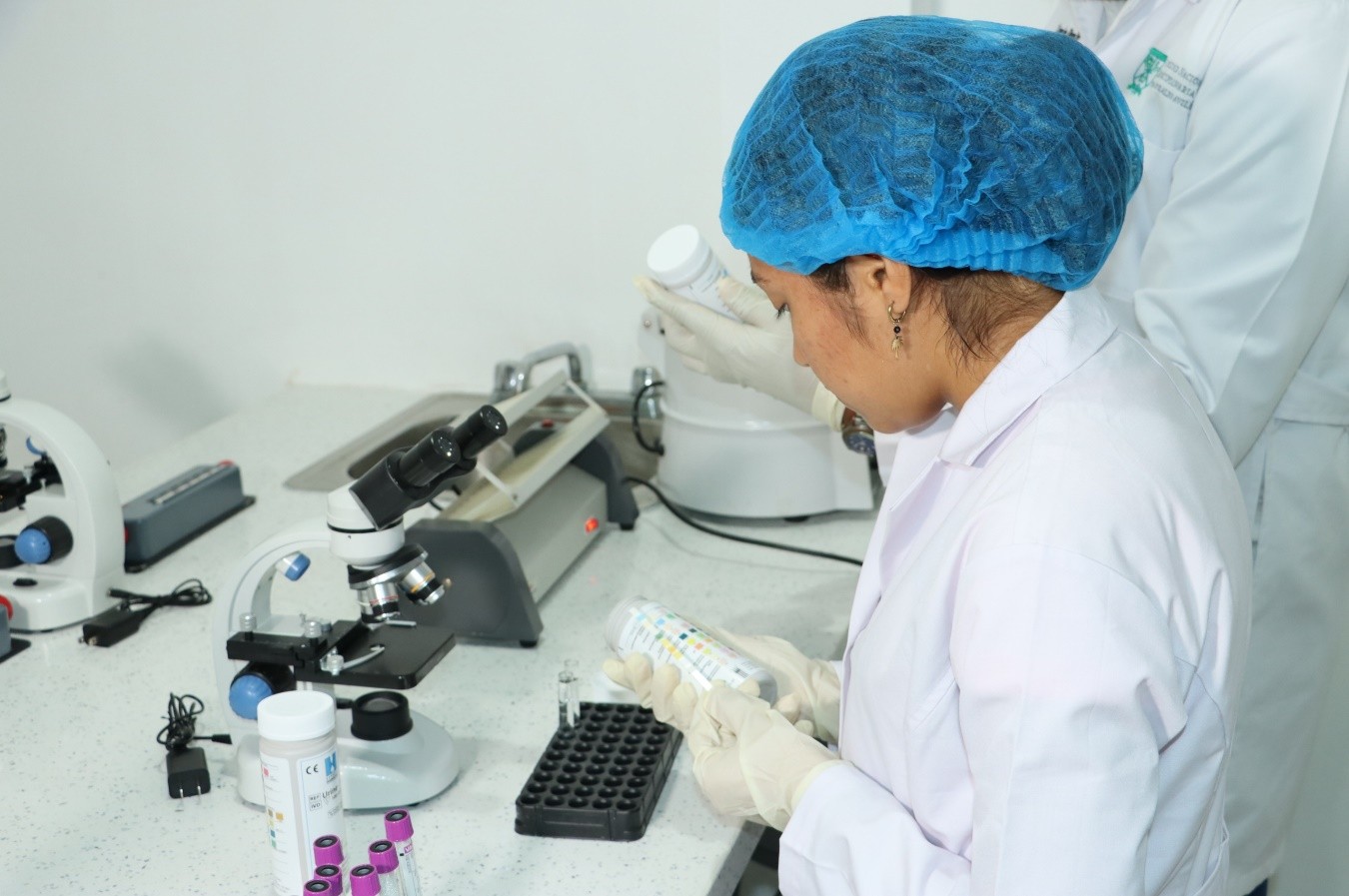 LABORATORIOS4