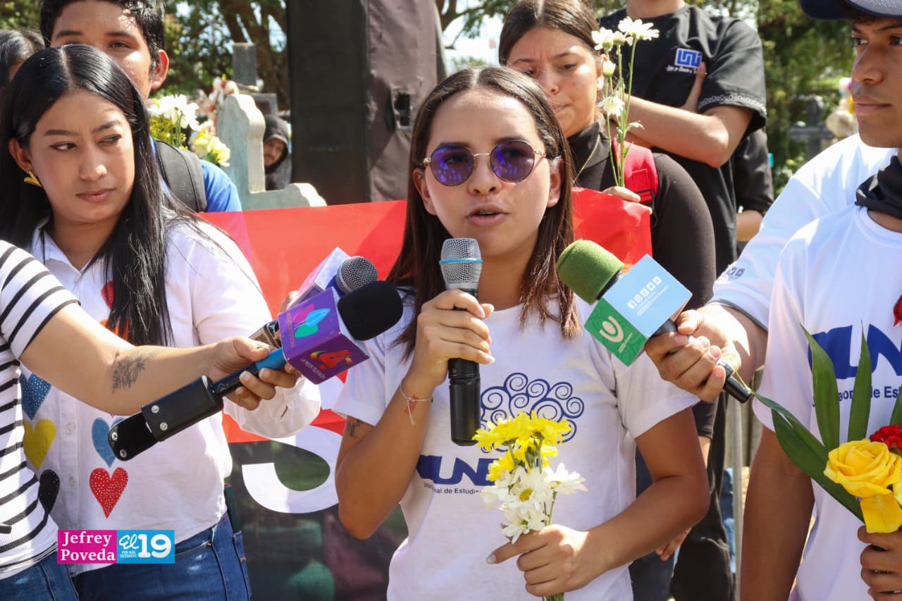 Universitarios-19