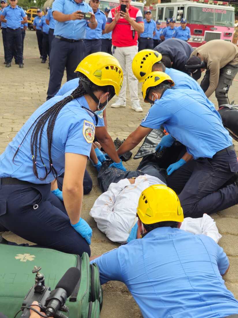 Bomberos-Unidos-8