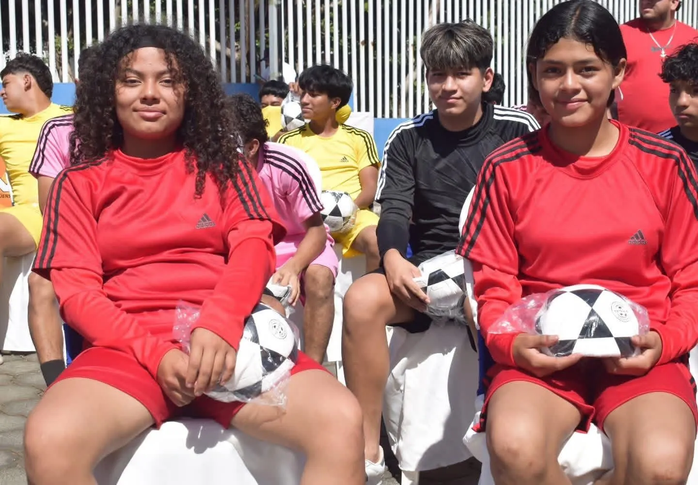 Entrega-de-material-deportivo-10_10_11zon