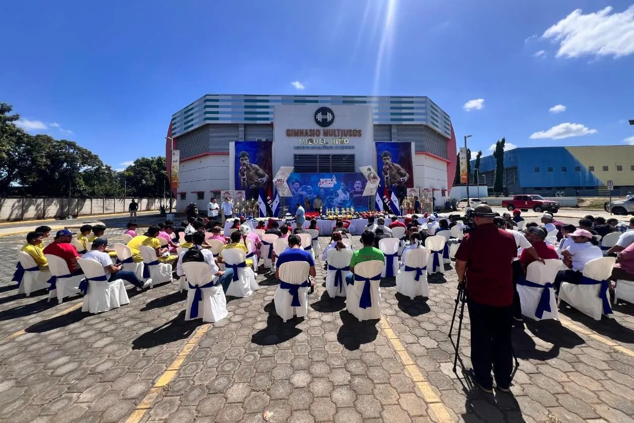 Entrega-de-material-deportivo-7_7_11zon