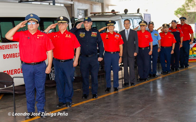 Bomberos--(31)