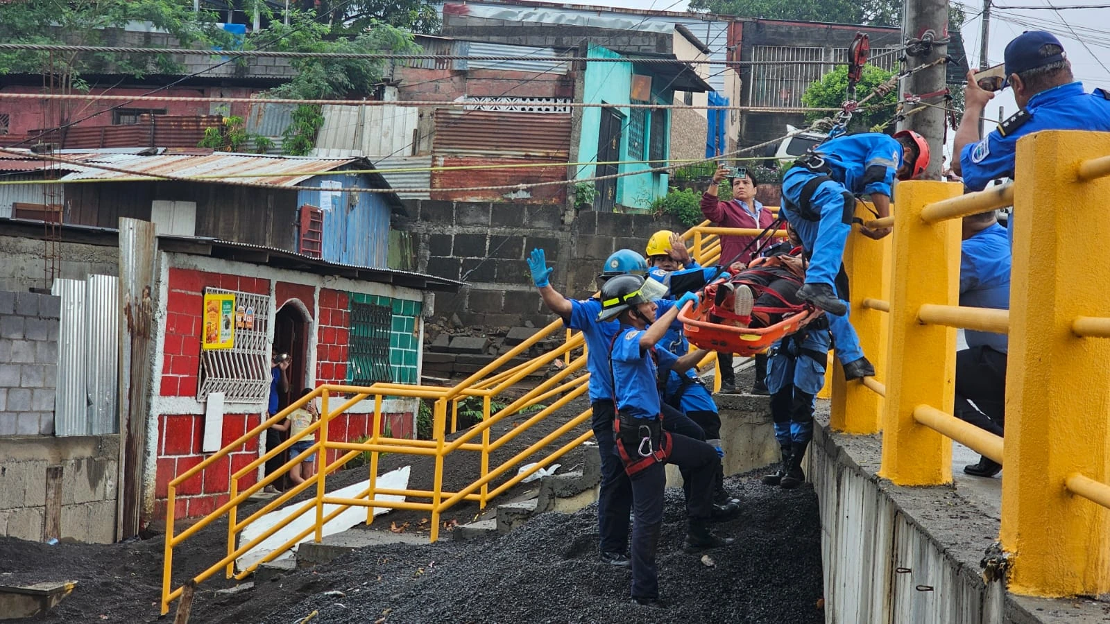 BOMBEROS4