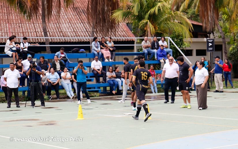 KICKBALL10