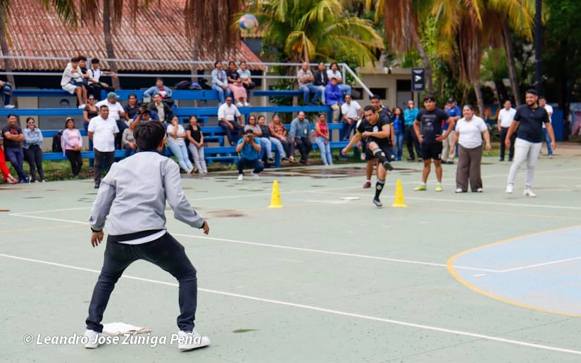 KICKBALL11
