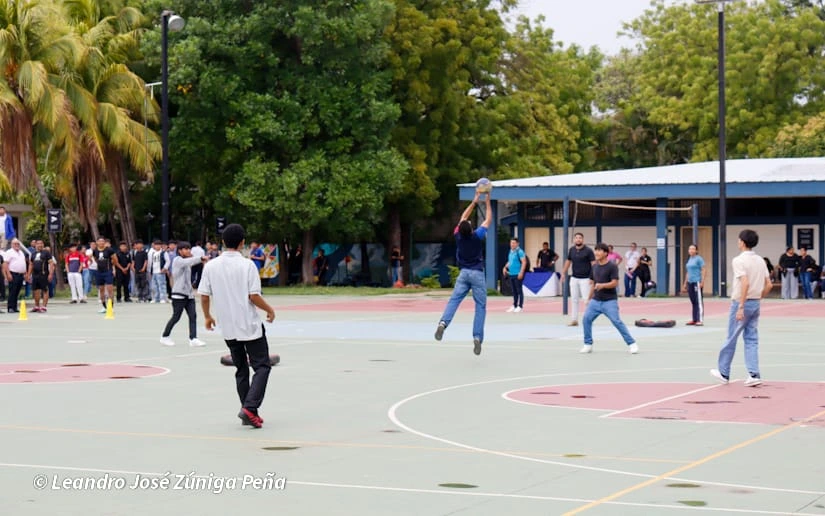 KICKBALL3