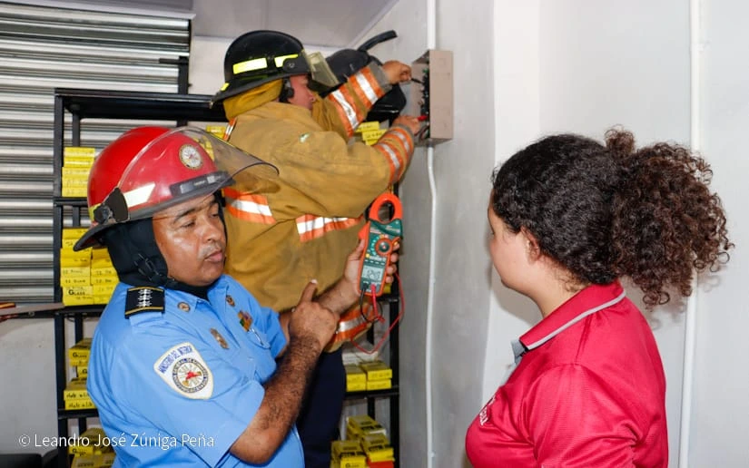 BOMBEROS8