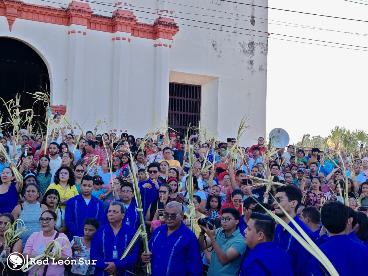 LE&Oacute;N--(1)