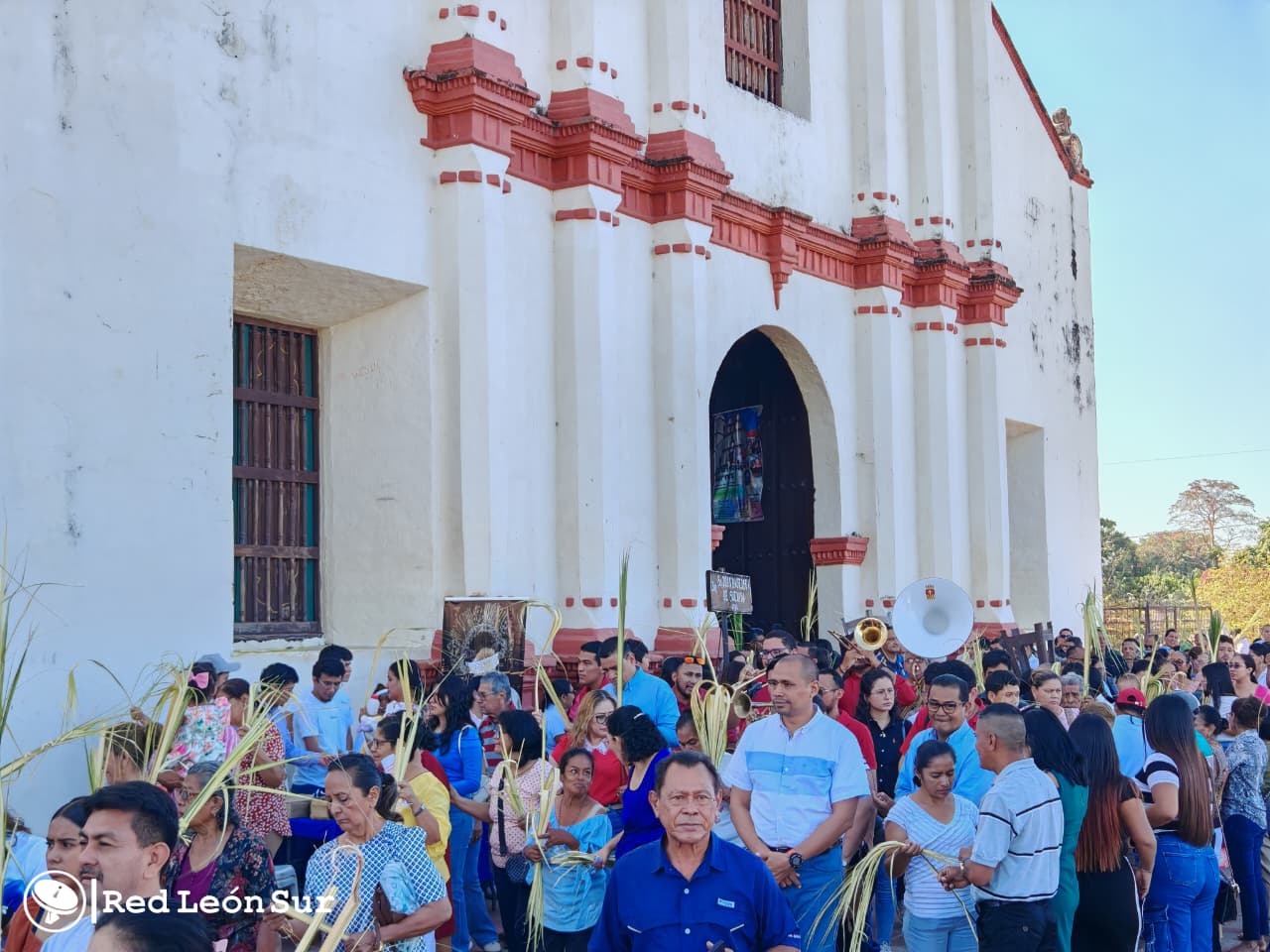 LE&Oacute;N--(12)