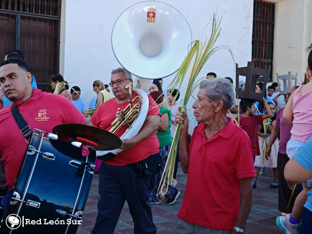 LE&Oacute;N--(13)