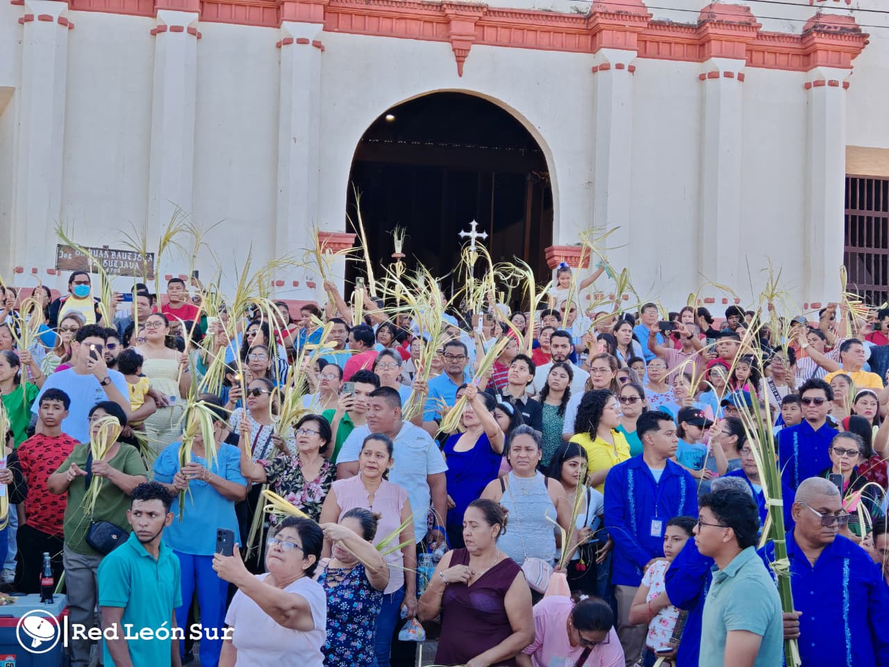 LE&Oacute;N--(6)