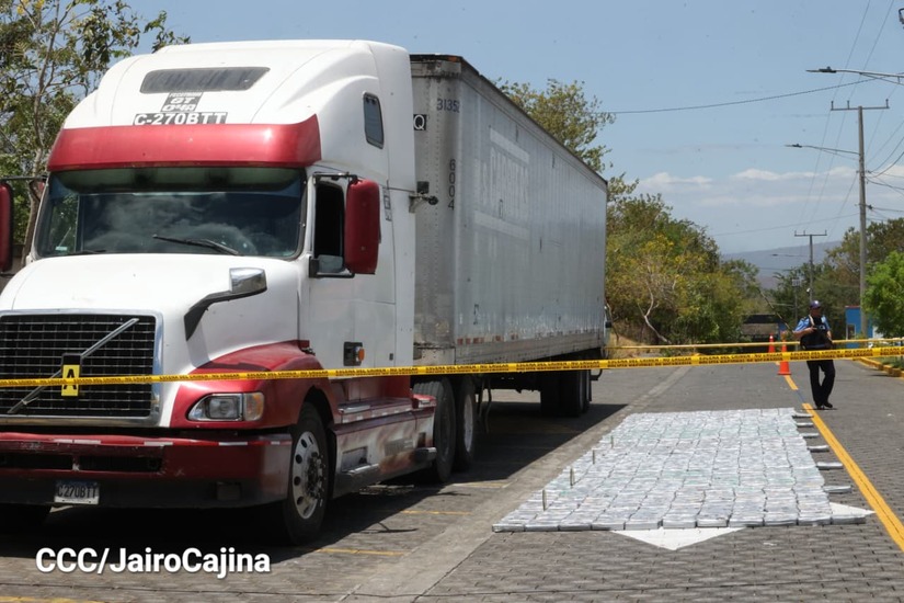 Polic&iacute;a Nacional 4